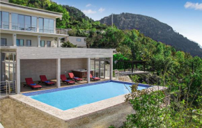 Awesome home in Kotor with Jacuzzi, WiFi and 7 Bedrooms